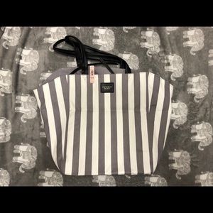 NWT VS TOTE BAG